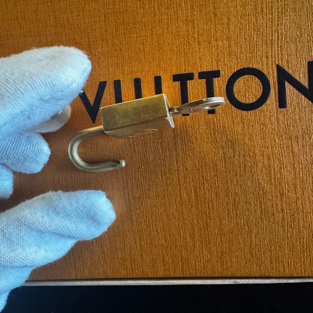 Louis Vuitton vintage lock and key set makes a beautiful gift comes with charm - Picture 5 of 9